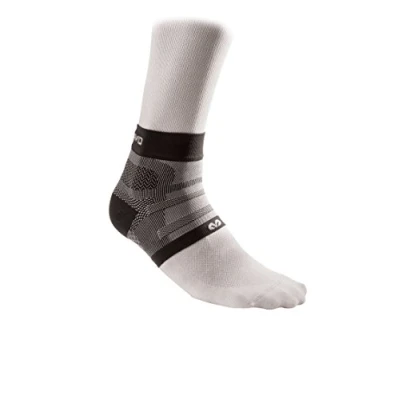 Abbildung von McDavid Freelastische, Nahtlose Kompressionsmanschette für Plantarfaszien zur Linderung von Plantarfaszitisschmerzen und Verbesserung der Durchblutung.