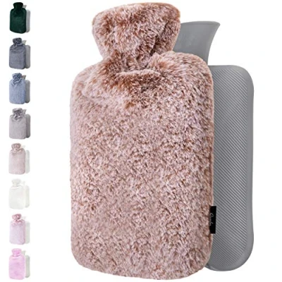 Abbildung von Qomfor Wärmflasche mit Bezug Weicher Premium Flauschig 1,8l groß Wärmeflasche für Erwachsene Kuschelige Nächte, Schmerzlinderung, Rücken, Bauch, Schulter und Nacken Dunkelbraun