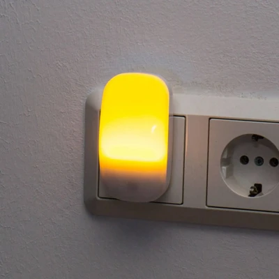 Abbildung von MÜLLER LICHT LED Nachtlicht für Steckdose Juno Sensor Maus Orientierungslicht Amber 1500K, fest integriert, Dämmerungssensor
