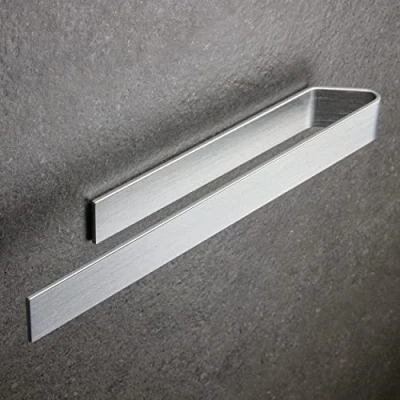 Abbildung von Designfabrik Hamburg Handtuchhalter ohne Bohren Wand für Bad &amp; Küche Handtuchring Wandhalter selbstklebend Badezimmermöbel Silber 40 cm Modernes Design