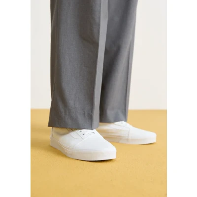 Abbildung von VANS UA OLD SKOOL Sneaker True White 35