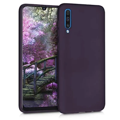 Abbildung von kwmobile Case kompatibel mit Samsung Galaxy A50 Hülle Schutzhülle aus Silikon metallisch schimmernd Handyhülle Metallic Brombeere