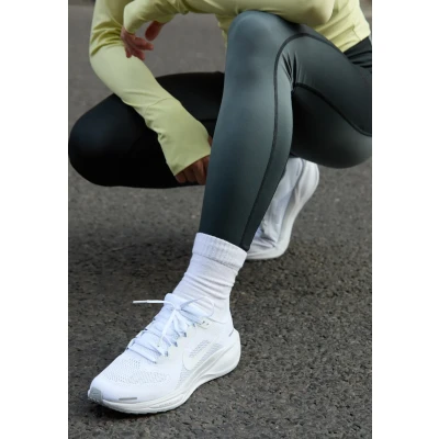 Abbildung von Nike Performance AIR ZOOM Pegasus 41 Laufschuh Neutral, Damen, Größe: 40.5, White/pure platinum/metallic silver Schuhe