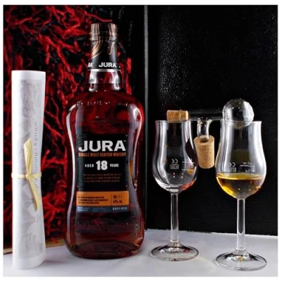 Abbildung von H BO Jura 18 Jahre Single Malt Whisky + Glaskugelportionierer 2 Bugatti Gläser