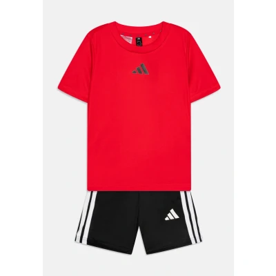 Abbildung von adidas Performance Train Essentials 3 Stripes Junior Unisex SET Sport Tshirt für Kinder, Größe: 140, Pure ruby/black