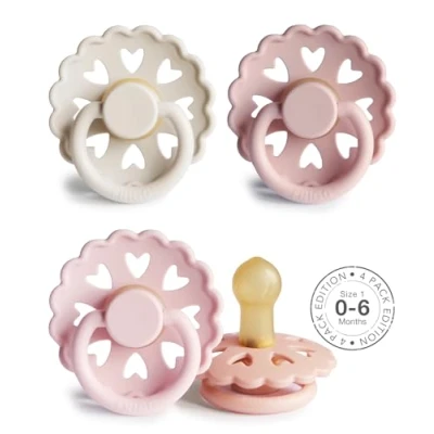 Abbildung von FRIGG Fairytale Latex Schnuller 4&#039;er Packung Naturgummi BPA Frei Hergestellt in Dänemark Symmetrischer Sauger Kirschform (Meadow Dream, Größe 1 (0 6 Monate))