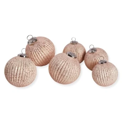 Abbildung von Loberon Weihnachtsschmuck 6er Set Mane, Verschiedene Größen, mit geriffelter Linienprägung, handgefertigt, Weihnachtskugeln, Weihnachtsdeko, Christbaumschmuck, Glas, Messing, Jute, rosa