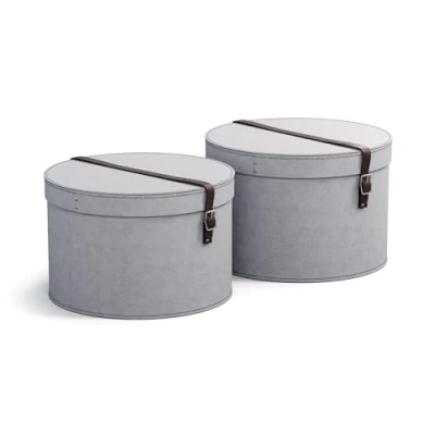 Abbildung von Bigso Box of Sweden RUT 2er Set Aufbewahrungsbox mit Deckel runde Ordnungsbox Lederriemen große und kleine Hutschachtel aus Faserplatte Papier in Leinenoptik hellgrau