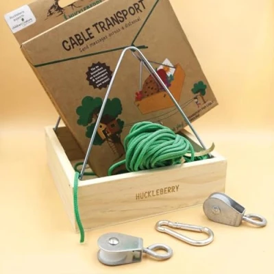Abbildung von WestCraft Spielzeug Gartenset Huckleberry Kinder Seilbahn Set, Kabel Transport 20m Seil, (7 tlg), Send messages across a distance!
