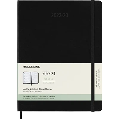 Abbildung von Moleskine 18 Monate Wochenplaner, Terminkalender 2022/2023, Wochenplaner im Festen Einband und Gummibandverschluss, Maß XL 19 x 25 cm, Farbe: Schwarz
