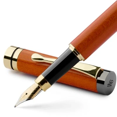 Abbildung von Wordsworth &amp; Black Füllfederhalter Set, Premium Bambusholz Mittlere Feder, Geschenketui; Enthält 6 Tintenpatronen, Tinten Nachfüll Konverter Journaling, Kalligraphie, [Kirschholz]