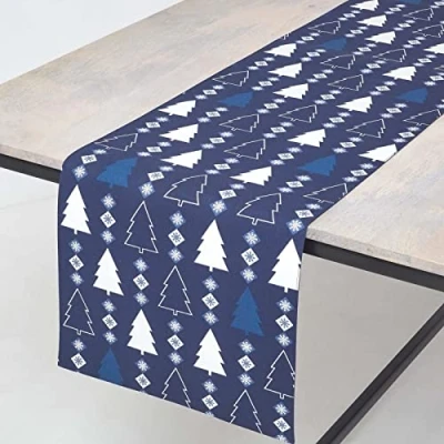 Abbildung von Homescapes Weihnachts Tischläufer Winterland 35x250 cm, blau aus 100% Baumwolle, Läufer für Esstisch mit Tannenbaum Muster, waschbar &amp; pflegeleicht