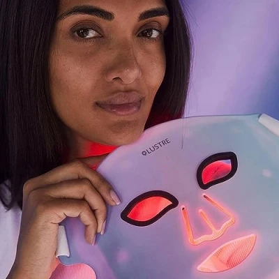 Abbildung von LUSTRE® ClearSkin REVIVE Maske für unreine und müde aussehende Haut flexible Schönheitstherapie Klarer frischer mit blauen roten LED Lichtern