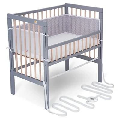 Abbildung von FabiMax Baby Beistellbett für Boxspringbett, TÜV geprüft 2022, inkl. Matratze und Nestchen aus Netzstoff, Buche massiv grau/Natur, Comfort/graue Würfel