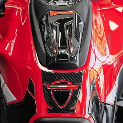 Abbildung von Resin Bike Aufkleber Motorrad Kompatibel Mit Ducati Multistrada V4 2024. Schutz Tank Schutzfolie vor Stößen und Kratzern. Aufklebersatz 3D Harzklebstoff Stickers Made in Italy