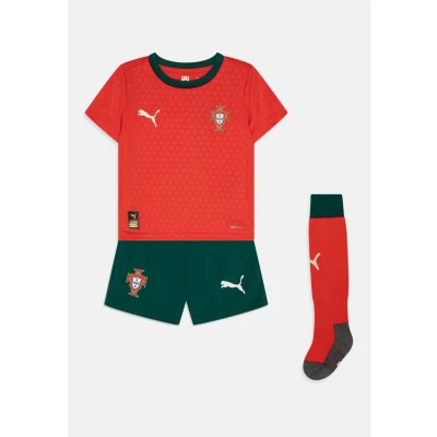 Abbildung von Puma Portugal FPF HOME Minikit Unisex SET Nationalmannschaft für Kinder, Größe: 98, Sport red/sugared almond