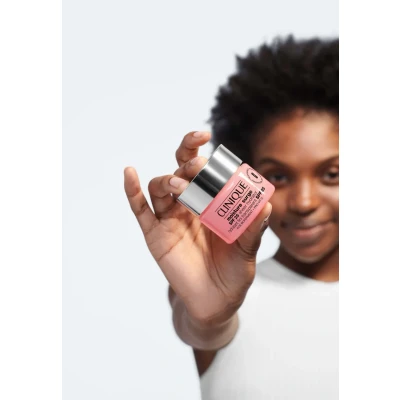 Abbildung von Clinique Moisture Surge Tagescreme SPF 25 30 ml