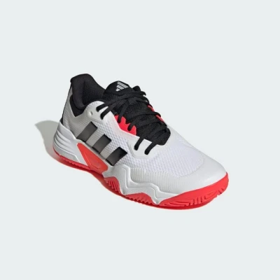 Abbildung von adidas Performance Multicourt Tennisschuh Cloud white core black silver metallic, Herren, Größe: 42 2/3, metallic
