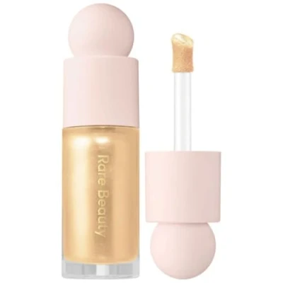 Abbildung von Rare Beauty positive Light Flüssiger Highlighter Liquid Lum Outshine