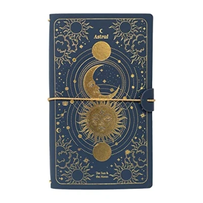 Abbildung von Grupo Erik Reisetagebuch zum Selberschreiben Astral Dotted Notebook 12x19,6 cm, Einband aus synthetischem Leder und Gummiband sicheren Verschließen