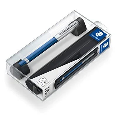 Abbildung von STAEDTLER 476TRX3 B ST Füller Trx (ergonomische Dreikantform, matte samtweiche Aluminium Oberfläche, Aufsteckkappe, Standard Tintenpatrone, hochwertige Edelstahlfeder, Farbe: blau, Strichstärke M)
