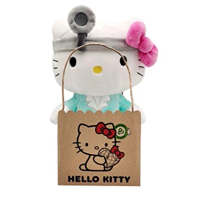 Abbildung von Hello Kitty Doctor Eco Plush 24 cm in wiederverwendbarem Kartontäschchen der Plüsch ist aus 100% PET Flaschen recyceltem Material