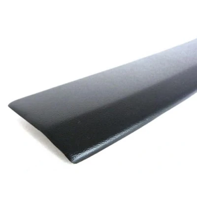 Abbildung von OmniPower® Ladekantenschutz schwarz für VW Passat Variant (Kombi) (3B/3BG) 1996 2005 (C/5)