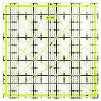 Abbildung von Arteza Patchwork Lineal, transparentes Acryl Quilt 12.5 x Zoll (31.75 31.75cm), Lineal für Quiltstoff mit zweifarbigen Rasterlinien