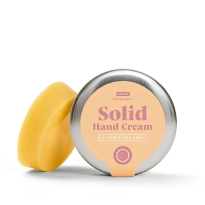 Abbildung von 4peoplewhocare Handcreme Vegan 30g &quot;Veganer Daumenschmaus&quot; Feste für trockene und rissige Hände Shea Butter, Candelillawachs, Olivenöl, Bergamotte Zertifizierte Naturkosmetik (Dose)