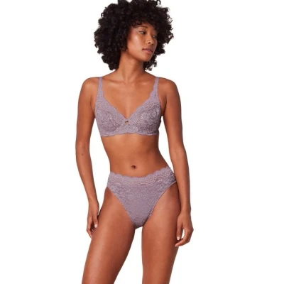 Abbildung von Triumph Bügel BH Amourette 300 W X aus edler, floraler Vollspitze
