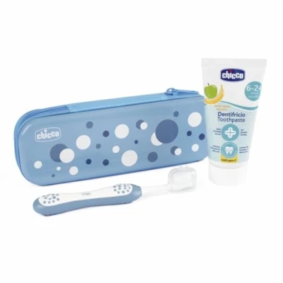 Abbildung von Chicco Baby Zahnbürste und Zahnpasta Set, mit praktischem Case, Set enthält Apfel Bananen Zahnbürste, für erste Milchzähne, Reiseset, 6 36 Monate, hellblau