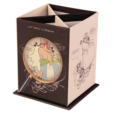 Abbildung von Clairefontaine 813031C Rechteckiger Stifteköcher Asterix 4, 8x8x11,5 cm, weiß und schwarz, Motiv skizziert mit Lupe, 1 Stück