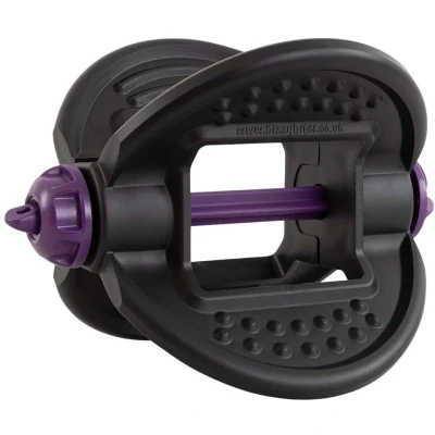 Abbildung von Bizzy Ball Pferd Spielzeug Schwarz Leckhalter Reduzieren Langeweile bei Pferden Innovatives Design Ätherisches Pfefferminzöl enthalten 847g
