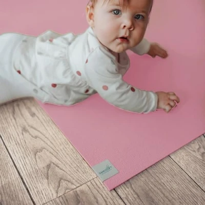 Abbildung von Sanosoft® Krabbelmatte Made in Germany, Öko Tex Anti Rutsch Krabbelunterlage 80cm X 220cm Rosa