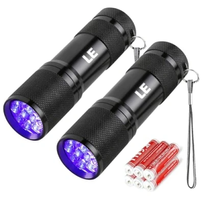 Abbildung von LE LED UV Schwarzlicht Taschenlampe mit 9 LEDs, Mini Lampe Ultraviolettes Licht 395nm für Geocaching, Heimtierurindetektoren, Haustiere Urin Detektor usw. Inklusive 6 AAA Batterien