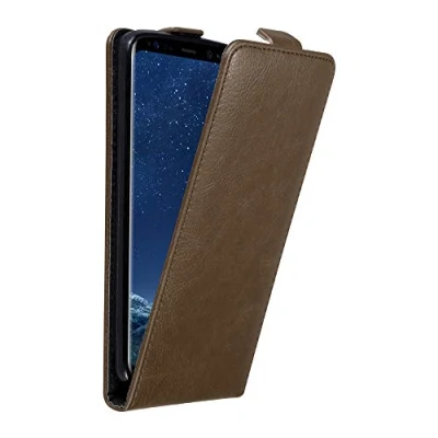 Abbildung von Cadorabo Hülle kompatibel mit Samsung Galaxy S8 Flip Design aus Premium Kunst Leder Klappbare Stoßfeste Magnetische Cover für Tasche in Braun