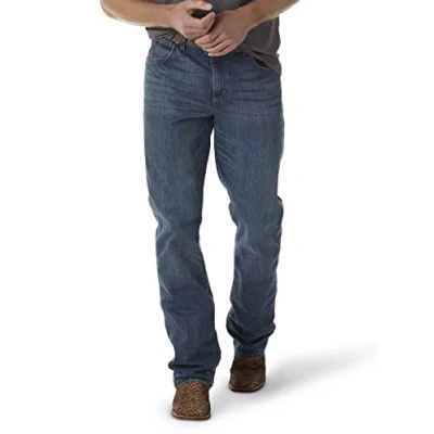 Abbildung von Wrangler Herren Retro Relaxed Fit Boot Cut Jeans, True Blue, 42W / 32L
