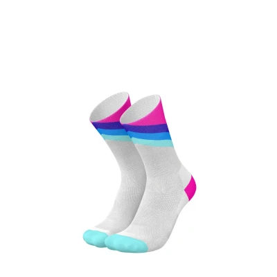Abbildung von INCYLENCE RUNNING Lange Laufsocken mit gezielter Kompression, Damen und Herren, 1 Paar