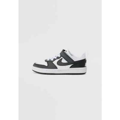 Abbildung von Nike Sportswear Court Borough low Recraft Sneaker für Kinder, Größe: 28, White/black Schuhe