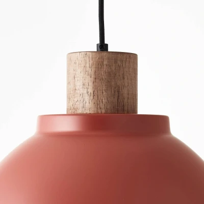 Abbildung von Pendelleuchte Erena mit Holzdetail, rot