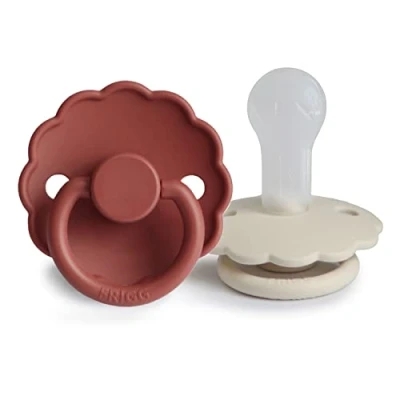 Abbildung von FRIGG Daisy Silikon Schnuller 2 Packung Symmetrischer Sauger in Kirschform BPA frei Hergestellt Dänemark (Baked Clay/Cream, Größe (6 18 Monate))