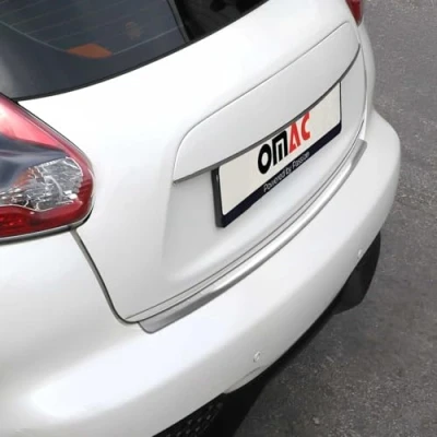 Abbildung von OMAC Ladekantenschutz Stossstangenschutz Heckstossstange kompatibel mit Nissan Juke 2014 2019 Auto Innen Zubehör Kofferraum Kratzschutz Selbstklebend Abkantung Matt Chrom Gebürstet