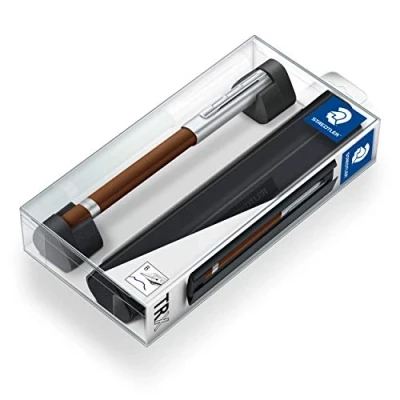 Abbildung von Staedtler 476TRX7 B ST Füller Trx (ergonomische Dreikantform, matte samtweiche Aluminium Oberfläche, Aufsteckkappe, Standard Tintenpatrone, hochwertige Edelstahlfeder, Farbe: braun, Strichstärke B)