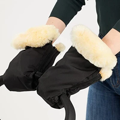 Abbildung von Naturally Sheepskins für den Kinderwagen mit Schaffell Manschette und Fleece Innenfutter Kälteschutz Fäustlinge Lammwolle wärmend Windschutz Größe universal (Schwarz)