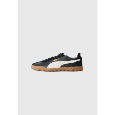 Abbildung von PUMA Unisex Club Kayzer Og Sneaker, Schwarz Weiß Gold, 43 EU