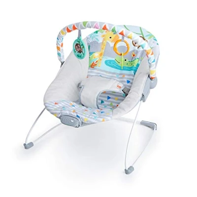 Abbildung von Bright Starts, Babywippe Safari Fun mit Beruhigenden Vibrationen, Spielbogen 2 Spielzeugen, 3 Punkte Gurt Sitz, Maschinenwaschbares Sitzpolster, ab der Geburt bis 9kg