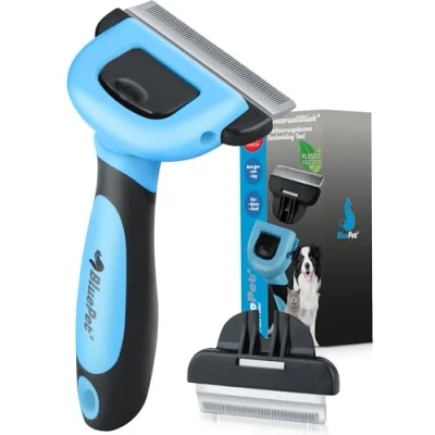 Abbildung von BluePet &quot;UnterwollGlück&quot; Bis zu 90% weniger lose Haare Kurzhaar Hunde &amp; Katzen Bürste ideal zum Fellwechsel Entfernung der Unterwolle Pflege des Deckhaars (Blau Klein 50mm Kamm)