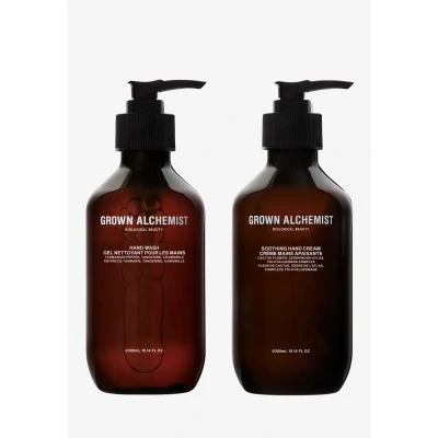 Abbildung von Grown Alchemist Soothe &amp; Restore HAND CARE HW Tasmanian Pepper + SOOT Körperpflegeset, Größe: One Size,