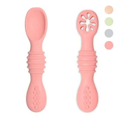 Abbildung von VegMai® PreLöffel Babys. BLW Lernlöffel, Phase 1 + 2. Empfohlen von Ernährungswissenschaftlern und Experten für Baby led Weaning. Antibakterielle ergonomische Silberwaren aus Silikon (ROSA)