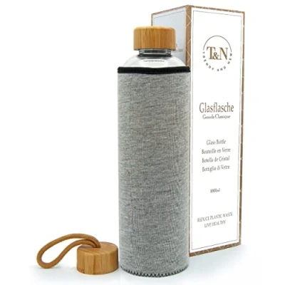 Abbildung von TRENDY AND NEW Trinkflasche T&amp;N Glasflasche Santé 750ml, Glas 0,75l mit Neoprenhülle, Wasserflasche auslaufsicher, Glastrinkflasche aus dickerem Borosilikatglas, 100% BPA frei, geeignet für Büro, unterwegs und zu Hause, Schlankes Design